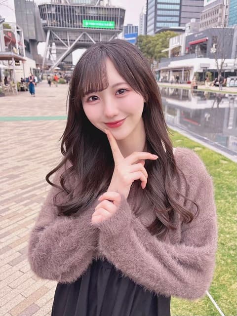 「最強に素敵」現役大学院生アイドルの”天然黒髪ロング”ショットにファンから絶賛の嵐！