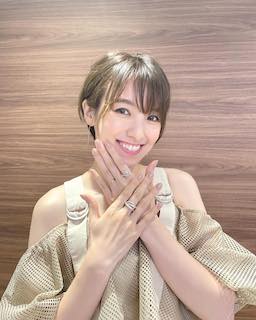 「全部可愛い」人気タレント 超美脚披露のショーパン姿にファン歓喜