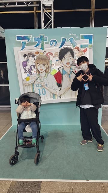 「パパが考えたポーズだよ」あの人気ギャグ漫画家がジャンフェスでお子さんに英才教育!?