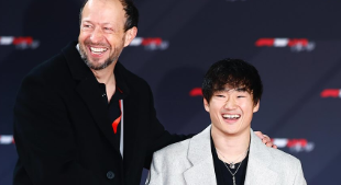 「いよいよシーズン開幕！」角田裕毅、新マシンとともに気合十分