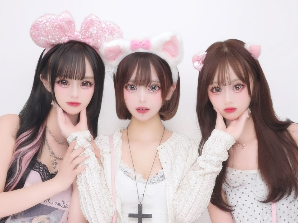 Z世代に大人気のインフルエンサー、ピンクで揃えた三姉妹Disneyショットに反響！