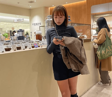 「可愛すぎるし！」大人気の美女ゴルファー、お見つめの”ドキドキフォト＆絶対領域美脚ショット”にファンの魂、荒ぶる！