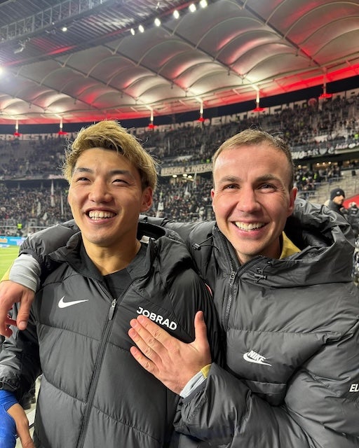 元ドイツ代表ゲッツェが元同僚の日本代表との2Sを公開「この2人懐かしい！！」