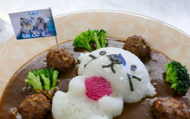 もうすぐ70周年！「鳥羽水族館」のラッコカレーにカウントダウンフラッグが登場