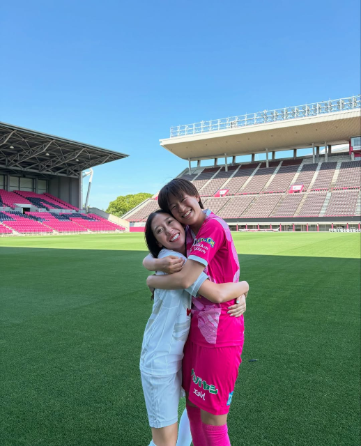 「ようこそおかえり」セレッソ大阪ヤンマーレディース・脇阪麗奈、セレッソ復帰の宝田沙織との"ガッツリハグ"ショット公開！