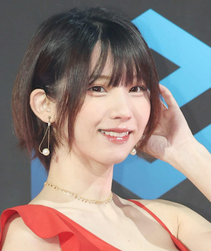 えなこが「東京湾岸がーるず』の新曲ができました！」と報告