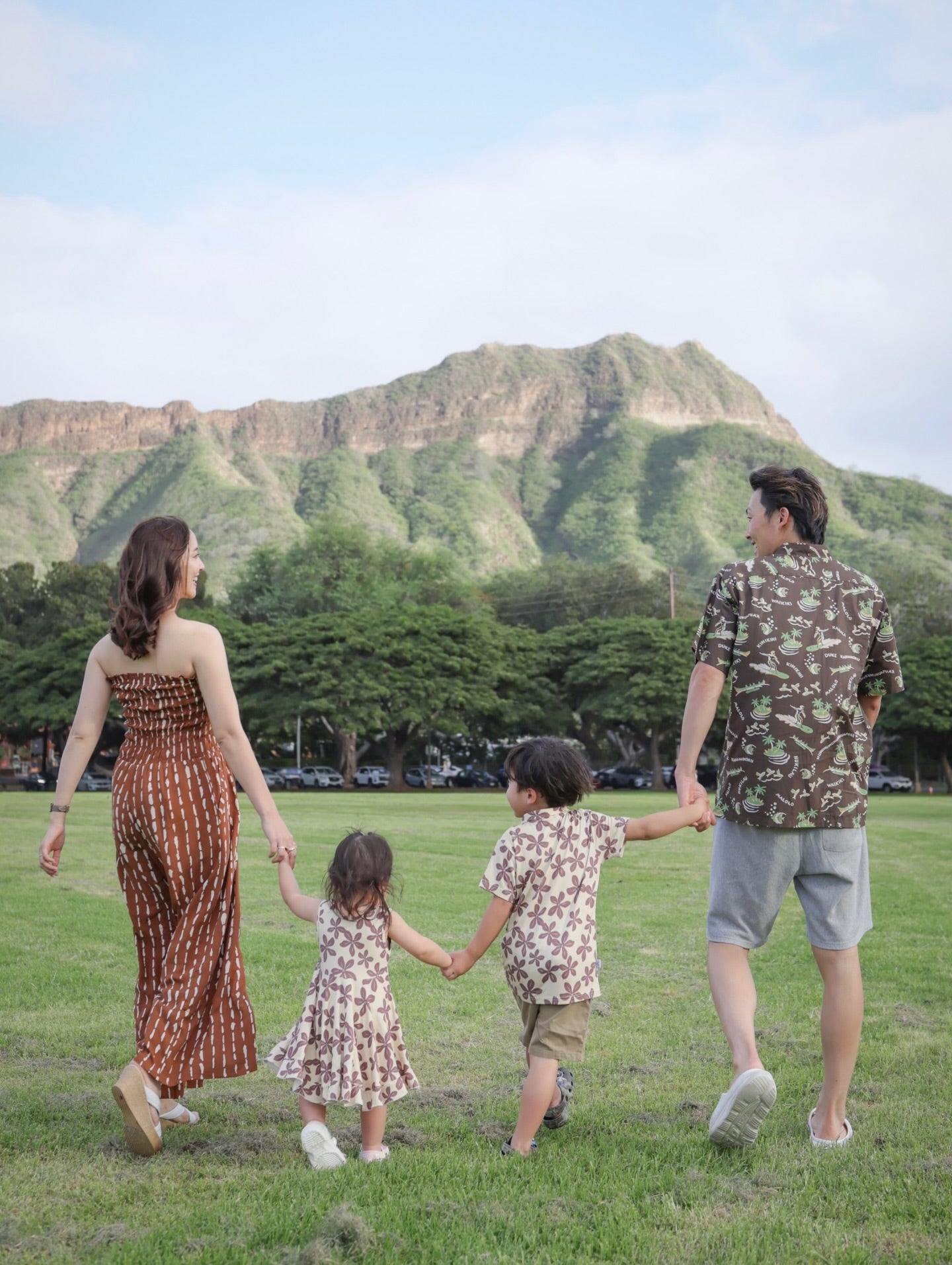 元乃木坂46・衛藤美彩が手つなぎ家族ショット公開