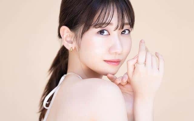 柏木由紀がプロデュースするコスメブランドが2周年を迎えたことを報告！