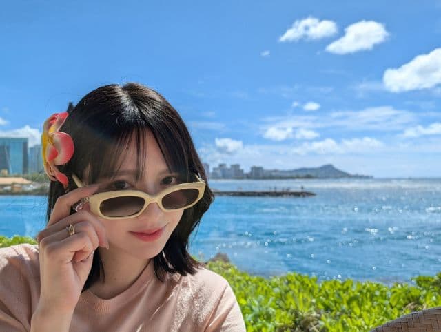 FRUITS ZIPPER・鎮西寿々歌「ハワイの海みたいになりたい」海辺のリゾート写真に反響