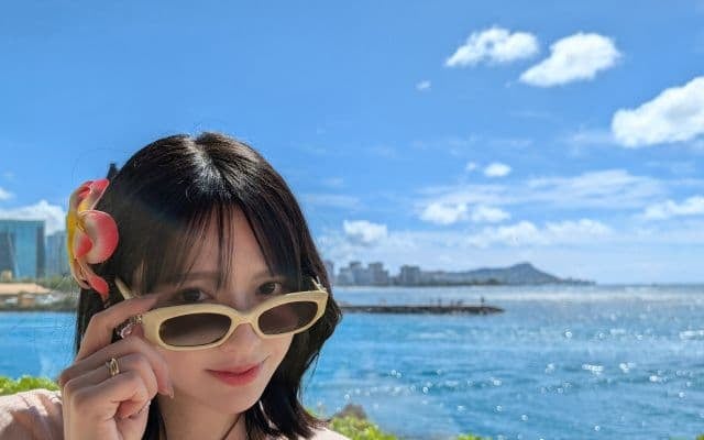 FRUITS ZIPPER・鎮西寿々歌「ハワイの海みたいになりたい」海辺のリゾート写真に反響