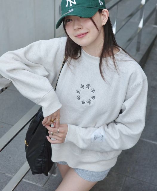 愛・宇宙・美・平和！元NMB48・渡辺美優紀 【思想つよつよ愛の刺繍トレーナー】を着用！