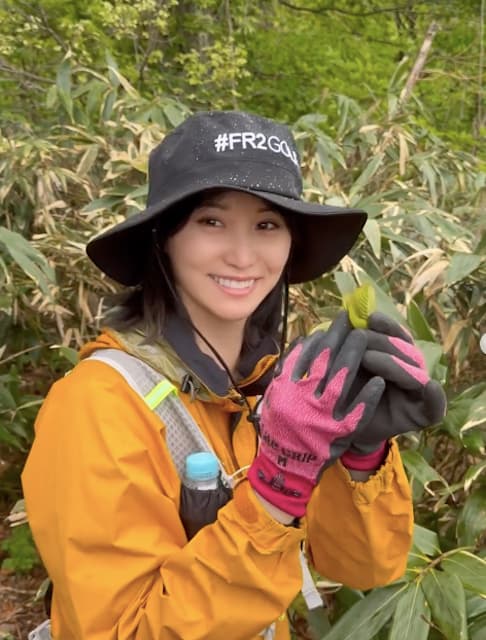 永尾まりやがはじめての山菜採りを体験！食欲そそる天ぷらも投稿