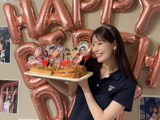 26歳の誕生日を祝う中村里帆、ケーキにトッパー・愛するふたりとの幸せな一幕