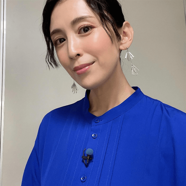 元超人気グラドル・雛形あきこが「揺れるピアス」の美フェイスフォトを披露！