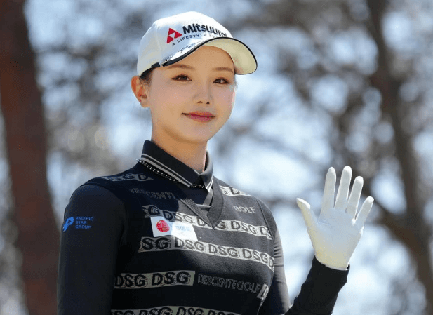 「ビューティフル！」ラウンド中に魅せた微笑みのショット＆スイングにファン歓喜！「応援していきます」