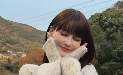 まるでお人形！？　岸明日香、ドラマ撮影で湯河原入り！ファンからエール続々！！