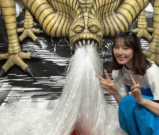 笑顔で満喫！松井咲子「漂流教室」ポップアップで大興奮