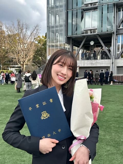 NMB48・安部若菜、1年の休学を経て大学卒業！晴れやかな笑顔に祝福の声が集まる