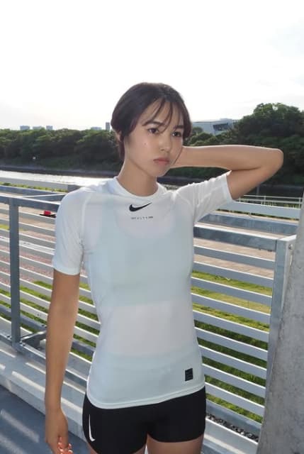 小山春香が「髪の毛切ったの」と報告！〇キロ減少し、美ボディに磨きがかかる！？