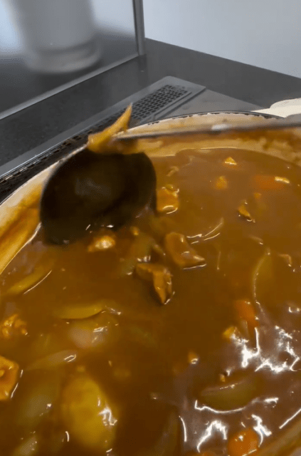 「お昼はカレーを食べました」鈴木奈々、美味しそうな