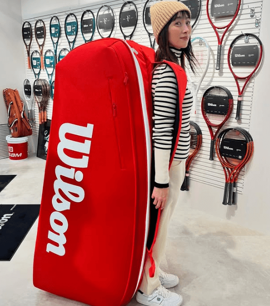 「体の3倍くらいありそう」テニス美魔女・坂下千里子(48)、超巨大ラケットバッグを背負いファン驚愕！「チリちゃん何人入るかな？」