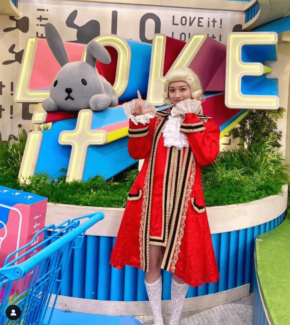 牧野真莉愛「金髪モーツァルト⁉」姿に「似合ってて可愛い！」