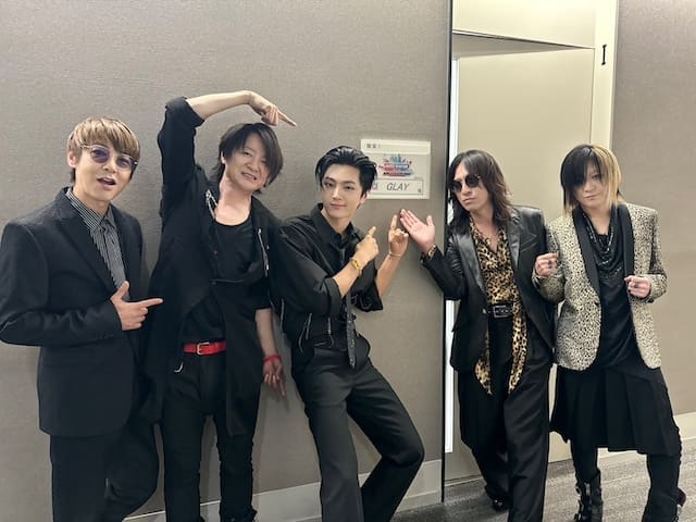 「永久保存版です」デビュー30周年の超有名バンドが韓国の人気アイドルとコラボでファン大反響