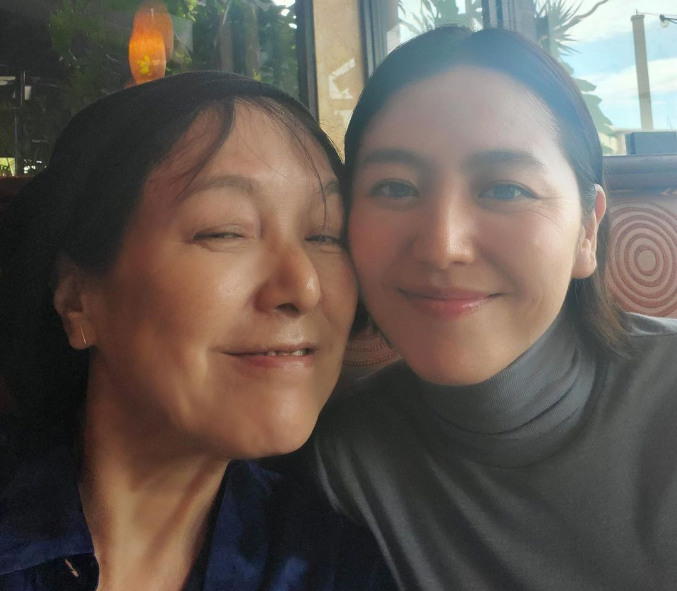 LA在住の女優・桃井かおり、超人気女優との仲良し2ショット公開💕😍「親子みたい」