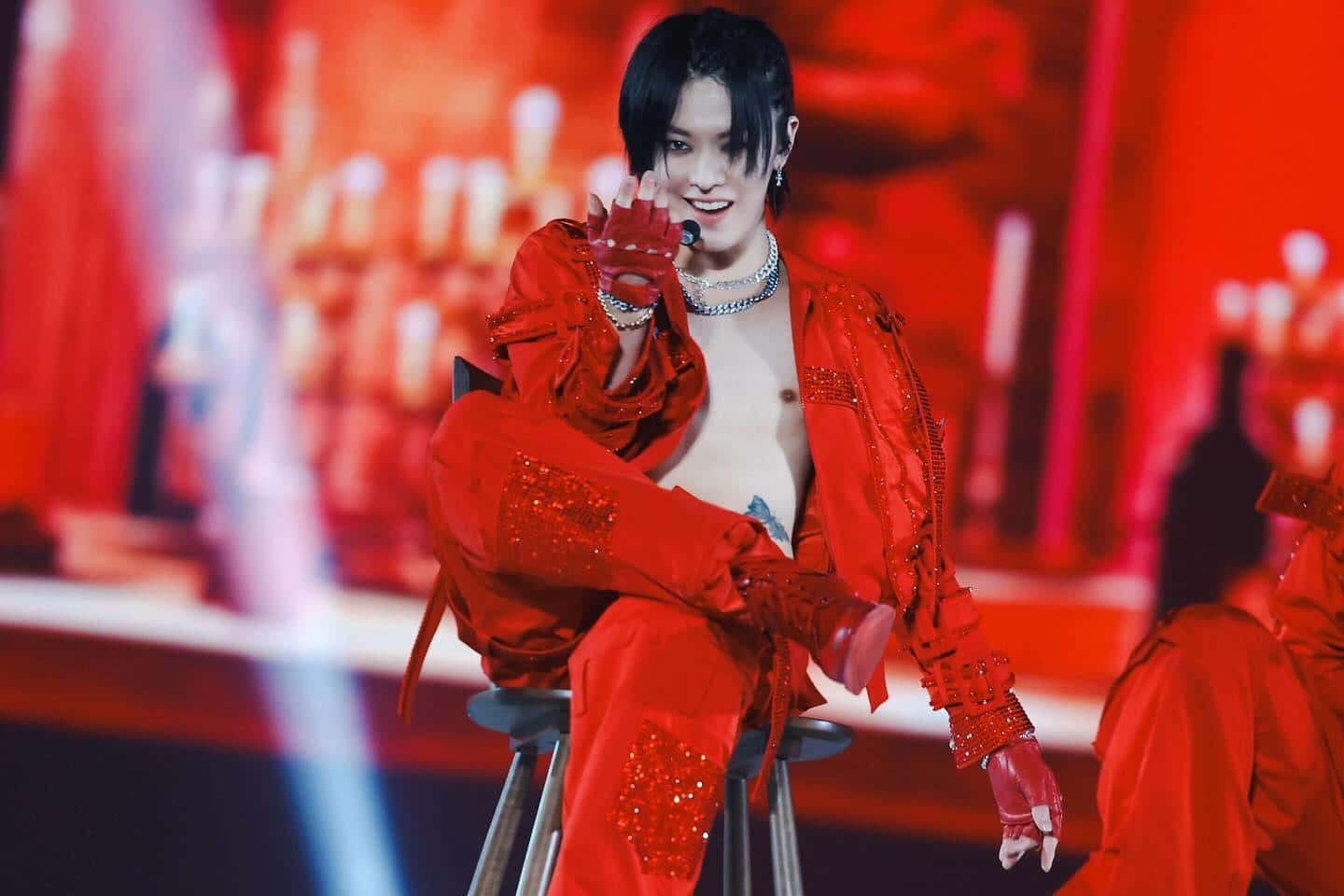 韓国の大人気アイドル・NCTのユウタが地元 大阪公演でのセクシーショット公開🦋❤️‍🔥