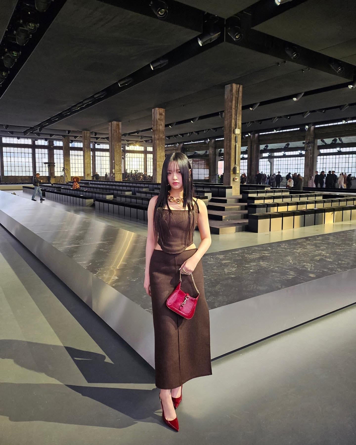 ミラノを沸かせたNewJeans・ハニがオフショットを公開📷✨