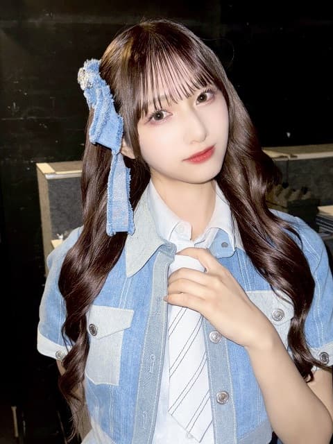 「今日もほまにかわいくて…」美麗アイドルの巻き下ろしヘアにファン悶絶！