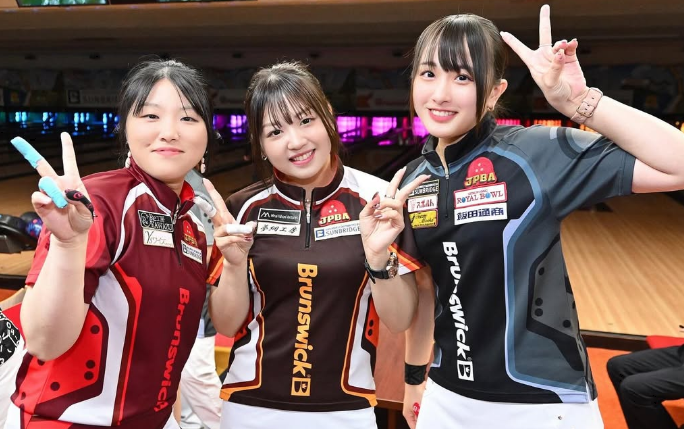 「めっちゃ可愛い」女子プロボウラー3名集結！仲良しショットにファンほっこり「女子会みたいで楽しそぉ〜」