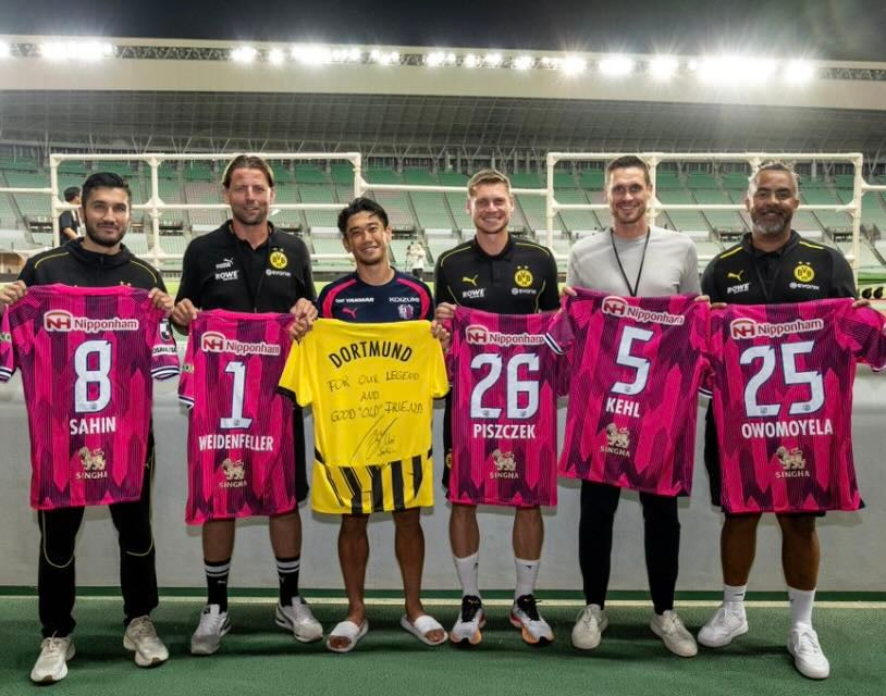 香川真司があのレジェンドとユニフォーム交換！豪華ショットが話題に