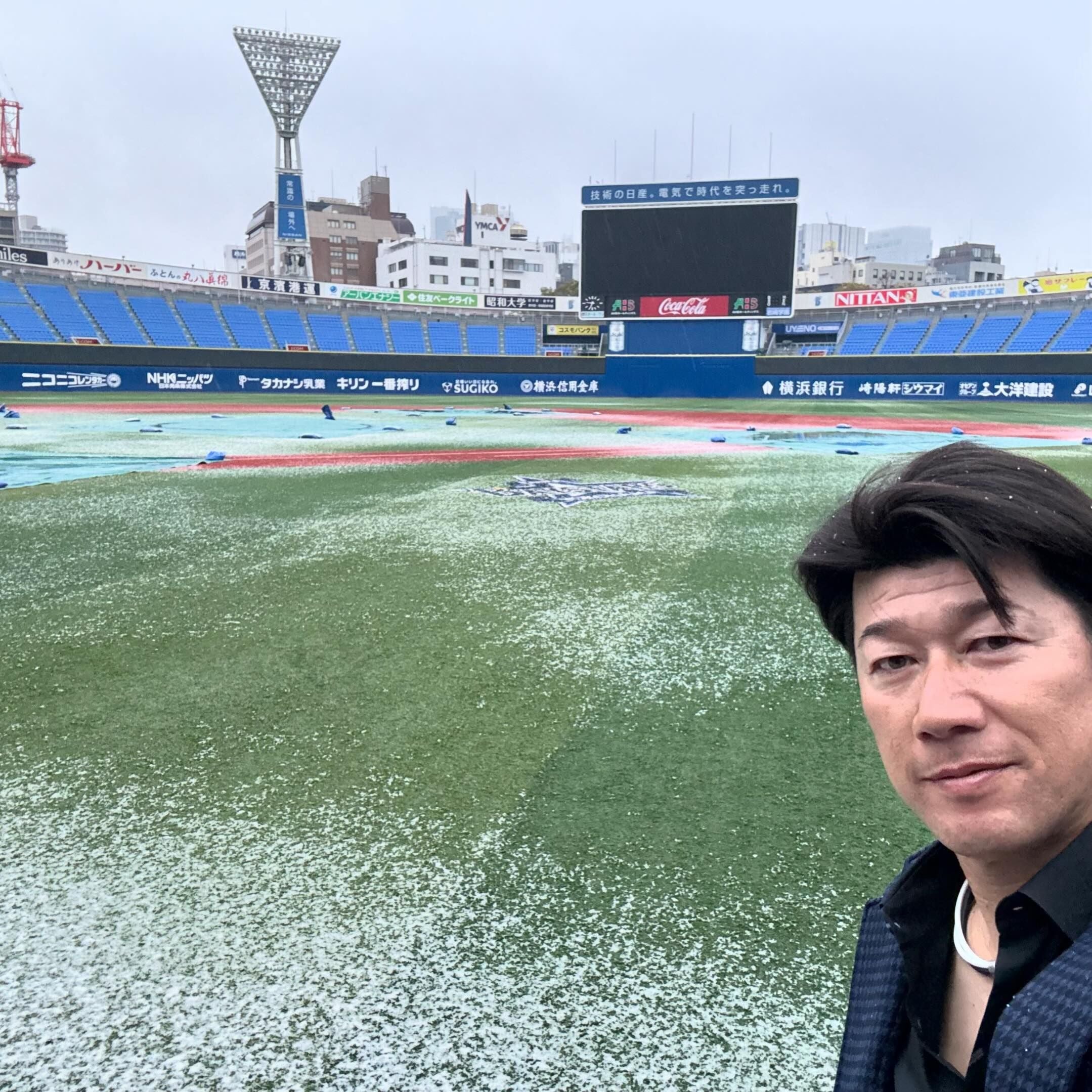 「雪のハマスタ、新鮮です」三浦大輔がハマスタの積雪を報告