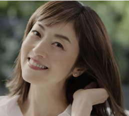 高岡早紀、新CM「サロンドプロ」スタート！共演の“可愛い子ちゃん”にも注目