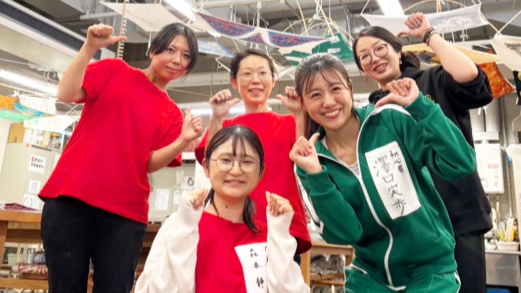 澤口実歩アナが“吹きガラス”に挑戦！大阪市立クラフトパークで見せた真剣な表情と笑顔が話題に