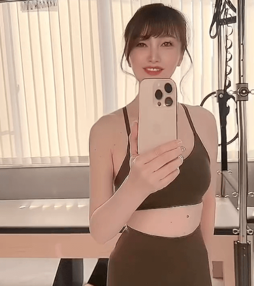 「無理なく美ボディを目指せるの…」国宝級美魔女(57)、大人気の”ピラティスショット＆ムービー”を公開！美しさにファン陶酔「あなたは素敵です」