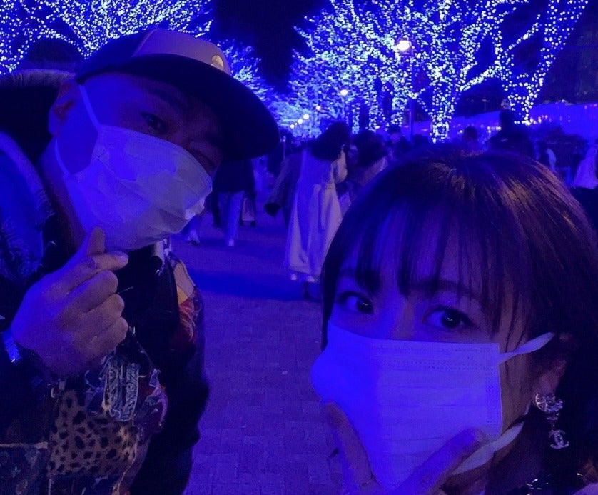 クロちゃんと高橋みなみが2人でイルミネーションを満喫🌟仲良しショット披露💓