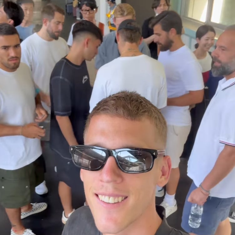 バルサのスター軍団が京都駅のホームで電車待ち？！「修学旅行みたい！」なわちゃわちゃにファンニヤける