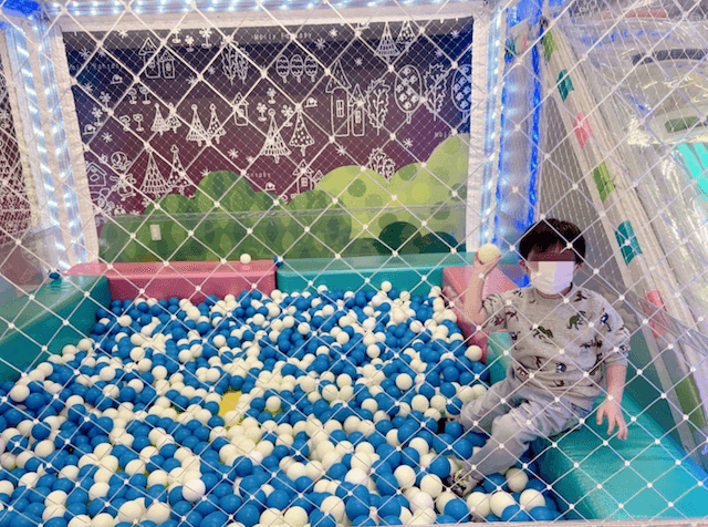 4児の母・辻希美、子供たちが大興奮！ゲームセンターへ