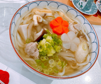 渡辺美奈代、手作りけんちんうどんで新年を彩る！飾り切りにファン感嘆！