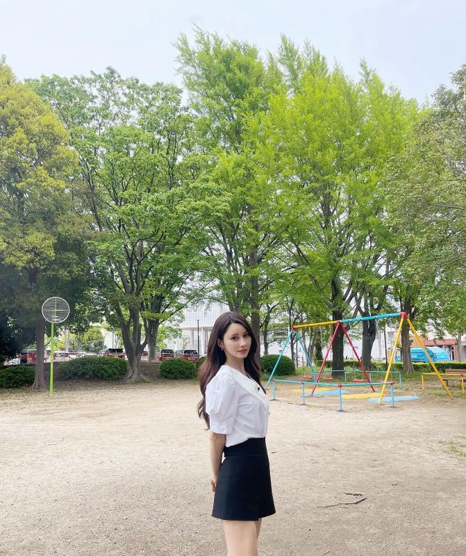 ダレノガレ明美の私服が可愛すぎると話題に「いつ見ても美しい」