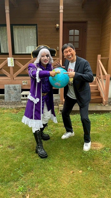 「昨日はさんまさんと一緒でした」ゴー☆ジャスが大物司会者（？）との2ショットを投稿するも「なんか違います？」