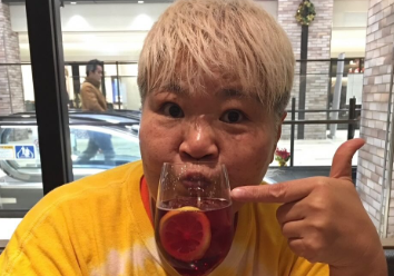 「誰も気づいてくれないけど…」ダンプ松本、母の日の笑顔ショットにファンほっこり