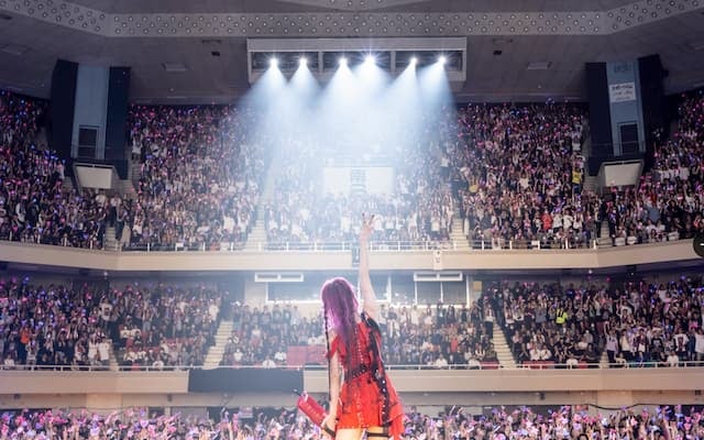 「不安も鬱憤も切り裂いて未来へ」LiSAが武道館ライブの感想を投稿！