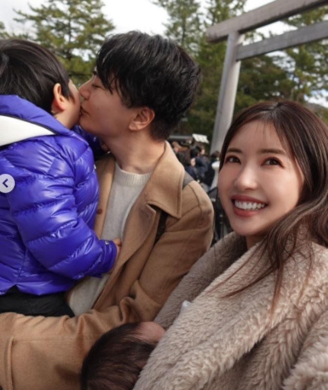 家族でパシャリ！舟山久美子が新年のご挨拶