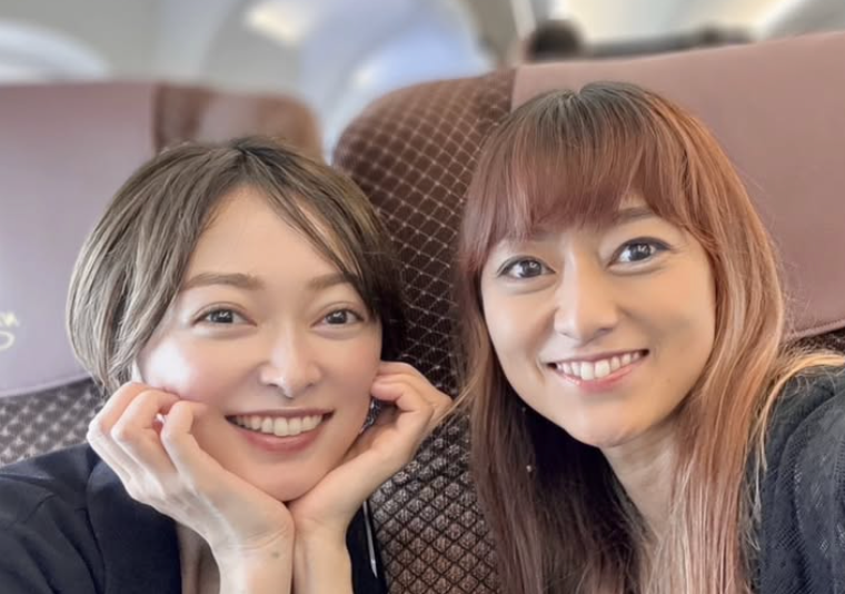 驚きの偶然！市井紗耶香、新幹線での再会ショット公開