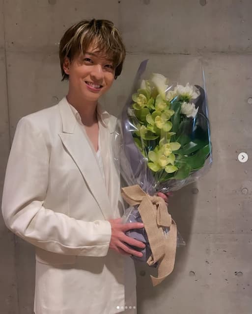 「白い寺西」寺西拓人が全身白コーデを投稿しファン歓喜！