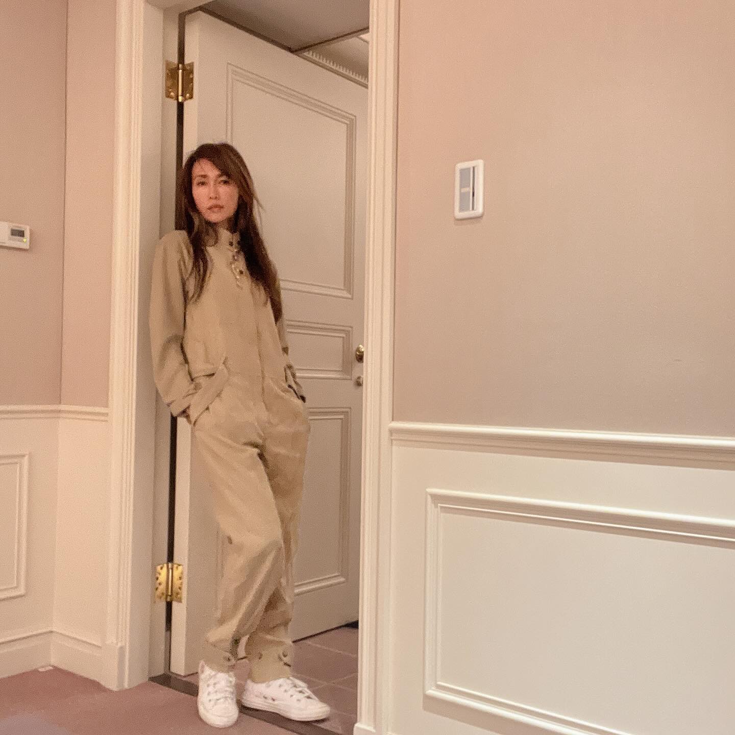 1001本のバラの花の意味にファン驚嘆！工藤静香、帝国ホテルでの〇〇にネット騒然