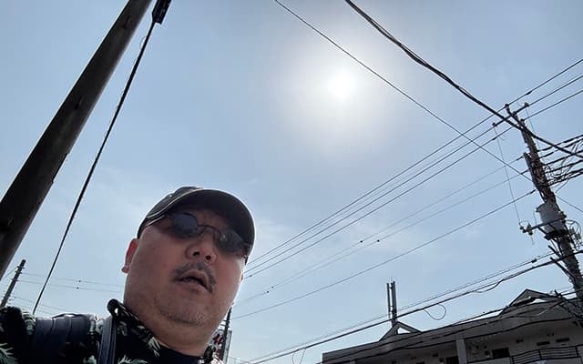 漫画家・村田らむ「夏じゃんか」まだ4月手前とは思えない日差しの強さにボヤキの自撮りを公開